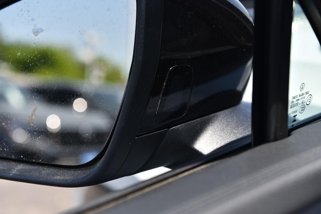 Volkswagen Tiguan Vehicle Full-screen Gallery Image 10