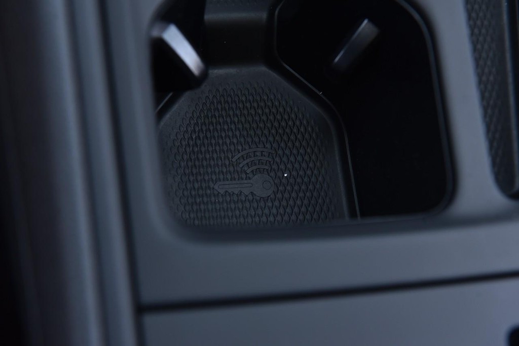 Volkswagen Tiguan Vehicle Full-screen Gallery Image 16