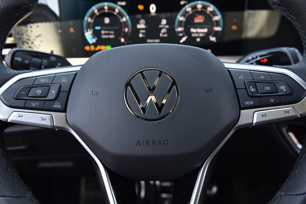 Volkswagen Tiguan Vehicle Full-screen Gallery Image 18