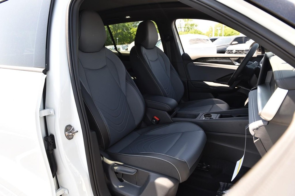 Volkswagen Tiguan Vehicle Full-screen Gallery Image 20