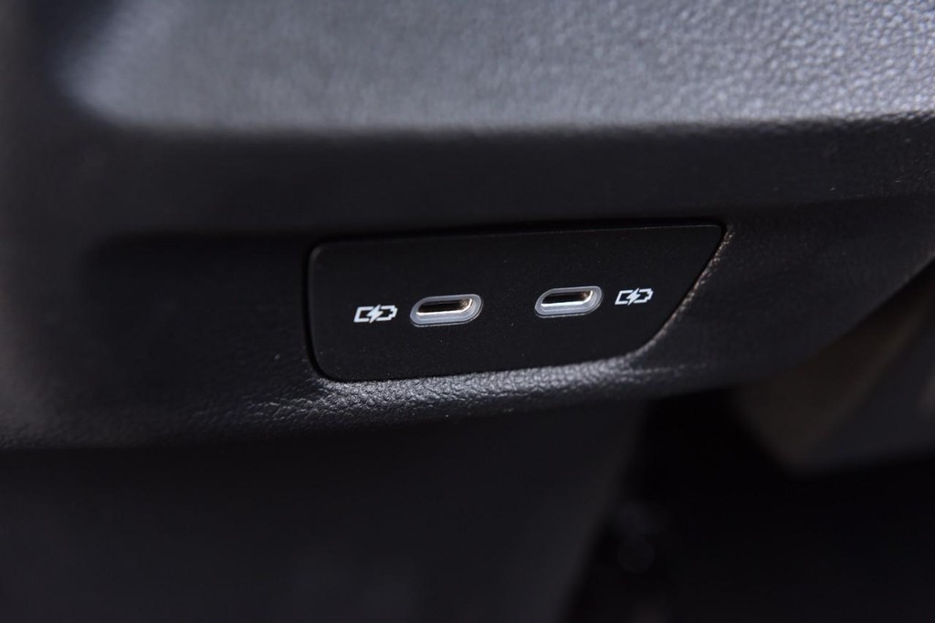 Volkswagen Tiguan Vehicle Full-screen Gallery Image 24