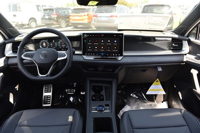 Volkswagen Tiguan Vehicle Image 07