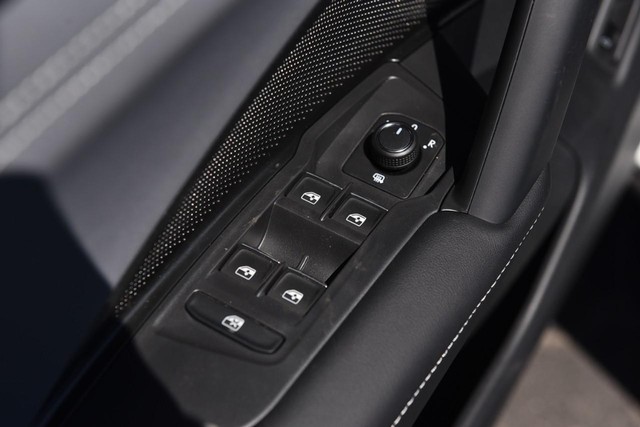 Volkswagen Tiguan Vehicle Image 08