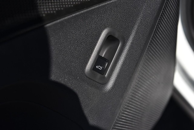 Volkswagen Tiguan Vehicle Image 09