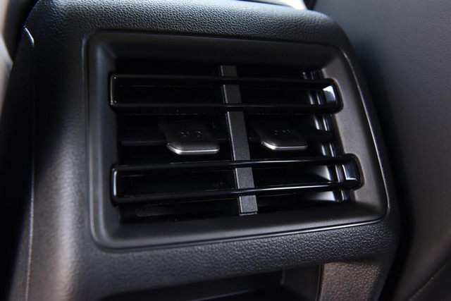 Volkswagen Tiguan Vehicle Image 23