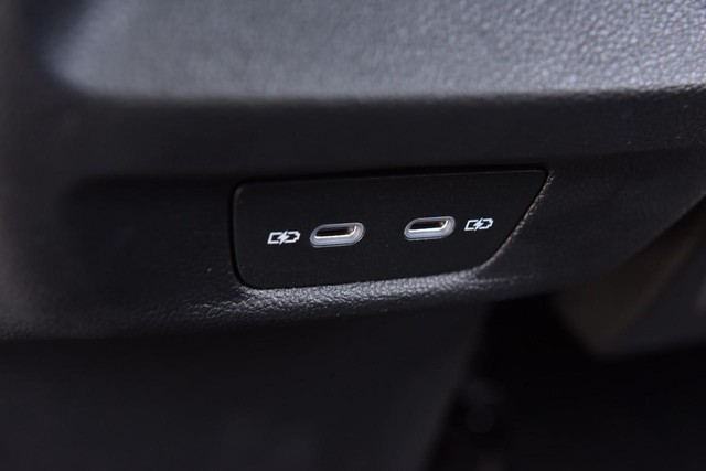 Volkswagen Tiguan Vehicle Image 24