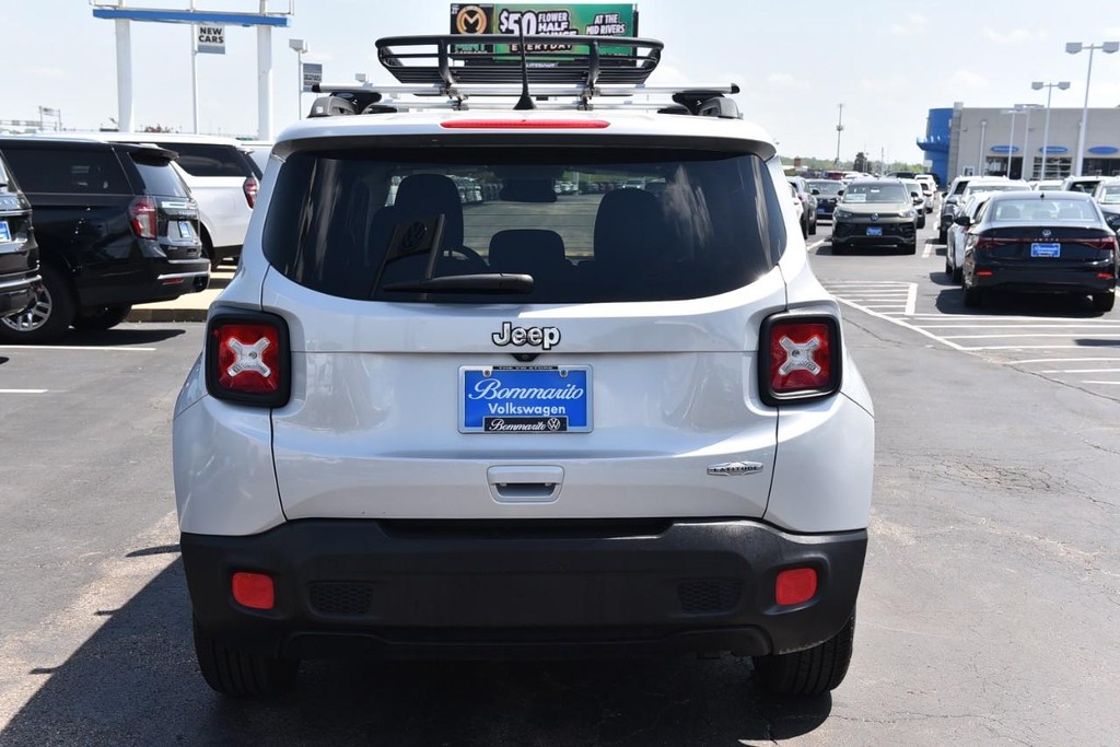 Jeep Renegade Vehicle Full-screen Gallery Image 6
