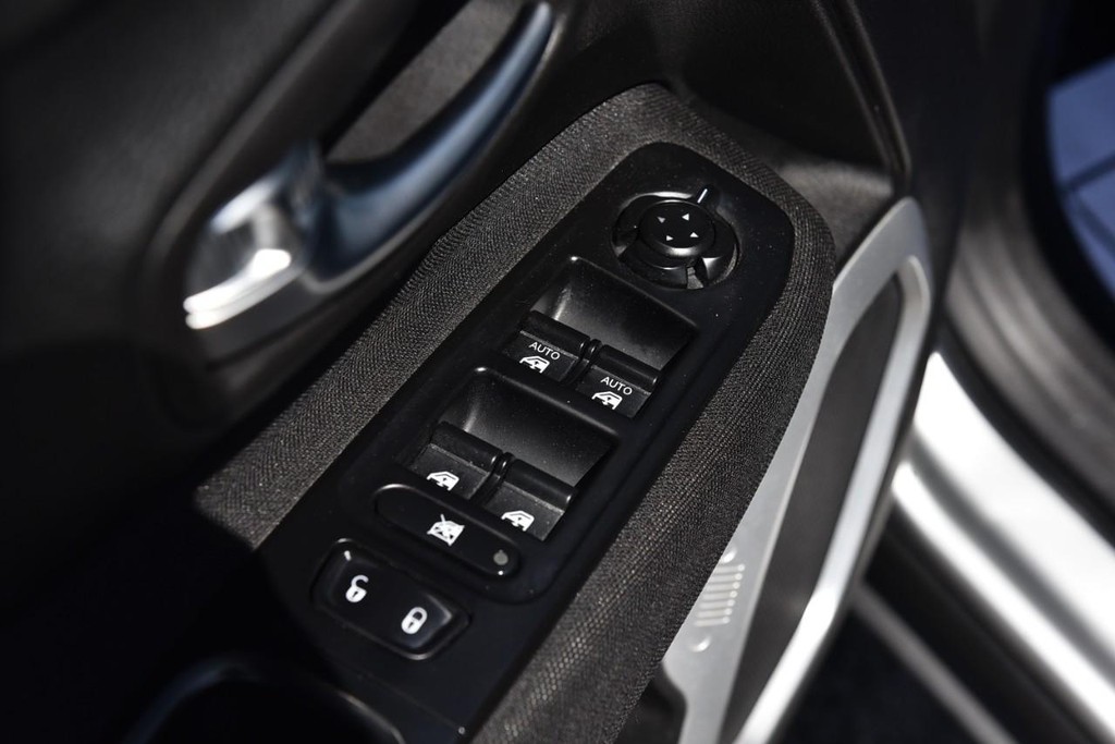 Jeep Renegade Vehicle Full-screen Gallery Image 8