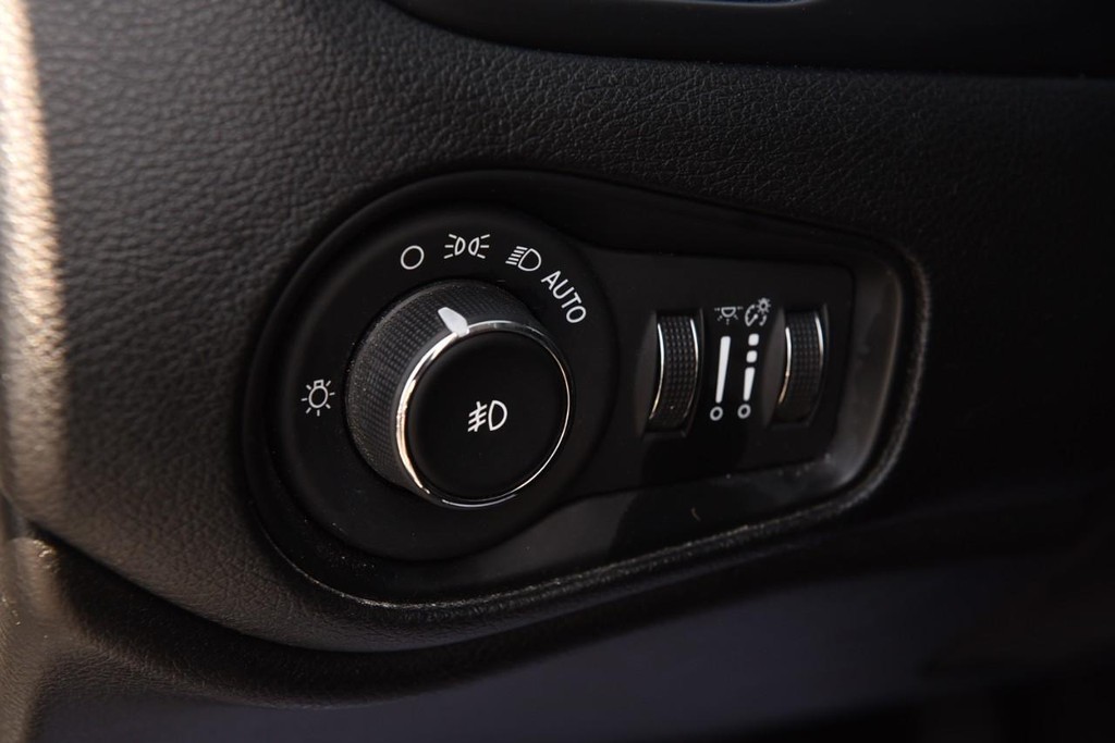 Jeep Renegade Vehicle Full-screen Gallery Image 9