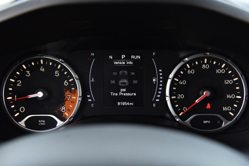 Jeep Renegade Vehicle Full-screen Gallery Image 10