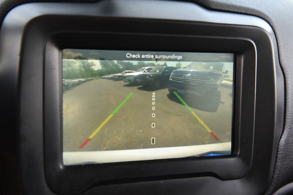 Jeep Renegade Vehicle Full-screen Gallery Image 11