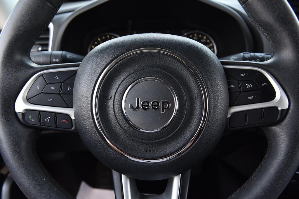 Jeep Renegade Vehicle Full-screen Gallery Image 16