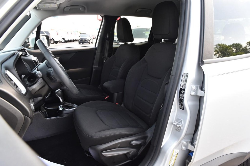 Jeep Renegade Vehicle Full-screen Gallery Image 17