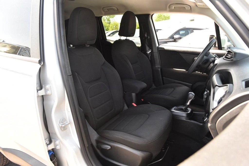 Jeep Renegade Vehicle Full-screen Gallery Image 18