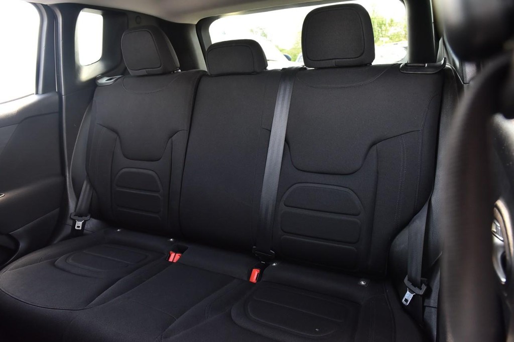 Jeep Renegade Vehicle Full-screen Gallery Image 19