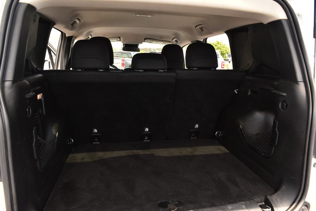 Jeep Renegade Vehicle Full-screen Gallery Image 21