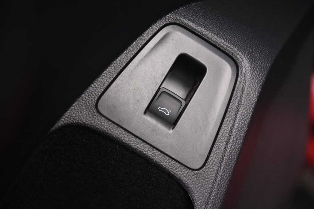 Volkswagen Tiguan Vehicle Full-screen Gallery Image 9