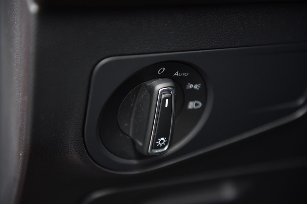 Volkswagen Tiguan Vehicle Full-screen Gallery Image 11