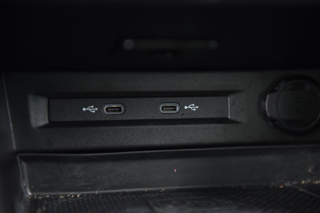 Volkswagen Tiguan Vehicle Full-screen Gallery Image 16
