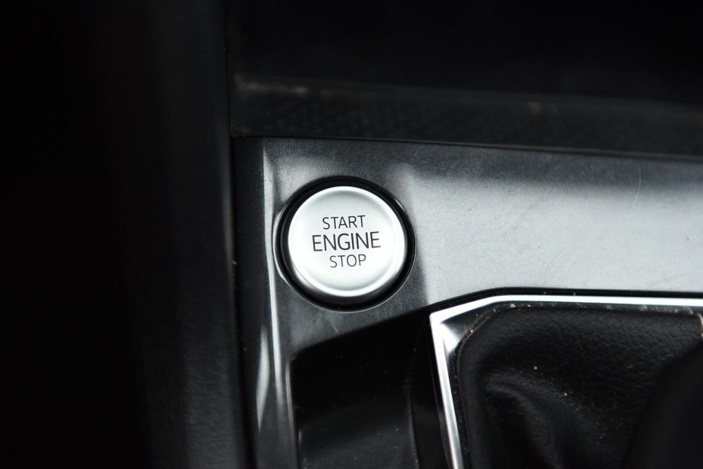 Volkswagen Tiguan Vehicle Full-screen Gallery Image 17