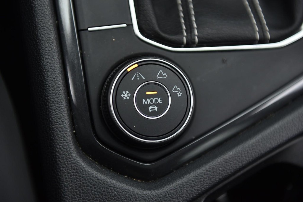 Volkswagen Tiguan Vehicle Full-screen Gallery Image 18
