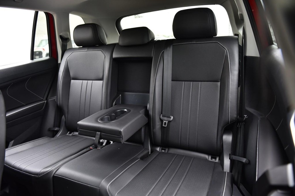 Volkswagen Tiguan Vehicle Full-screen Gallery Image 23