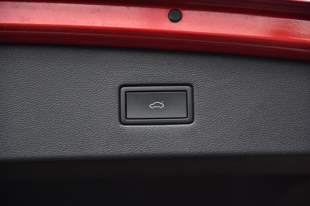 Volkswagen Tiguan Vehicle Full-screen Gallery Image 27