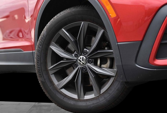 Volkswagen Tiguan Vehicle Image 03