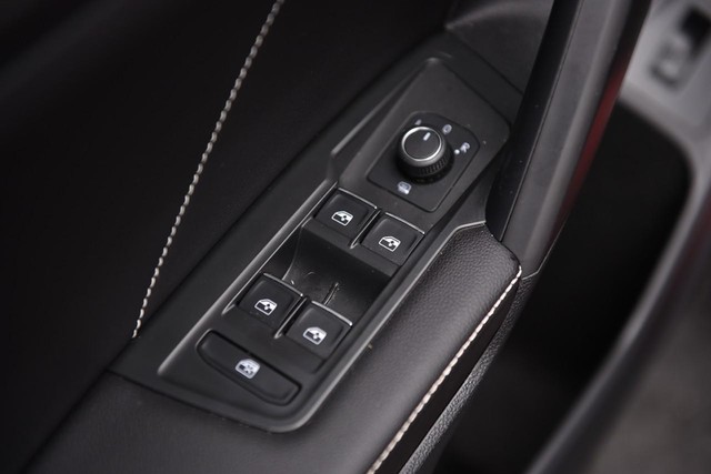 Volkswagen Tiguan Vehicle Image 08