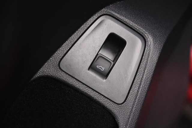 Volkswagen Tiguan Vehicle Image 09
