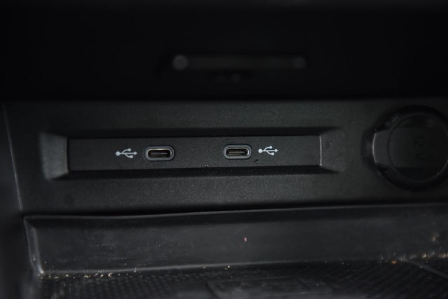 Volkswagen Tiguan Vehicle Image 16