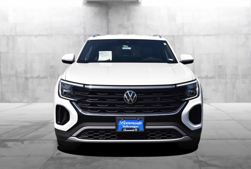 Volkswagen Atlas Cross Sport Vehicle Full-screen Gallery Image 4