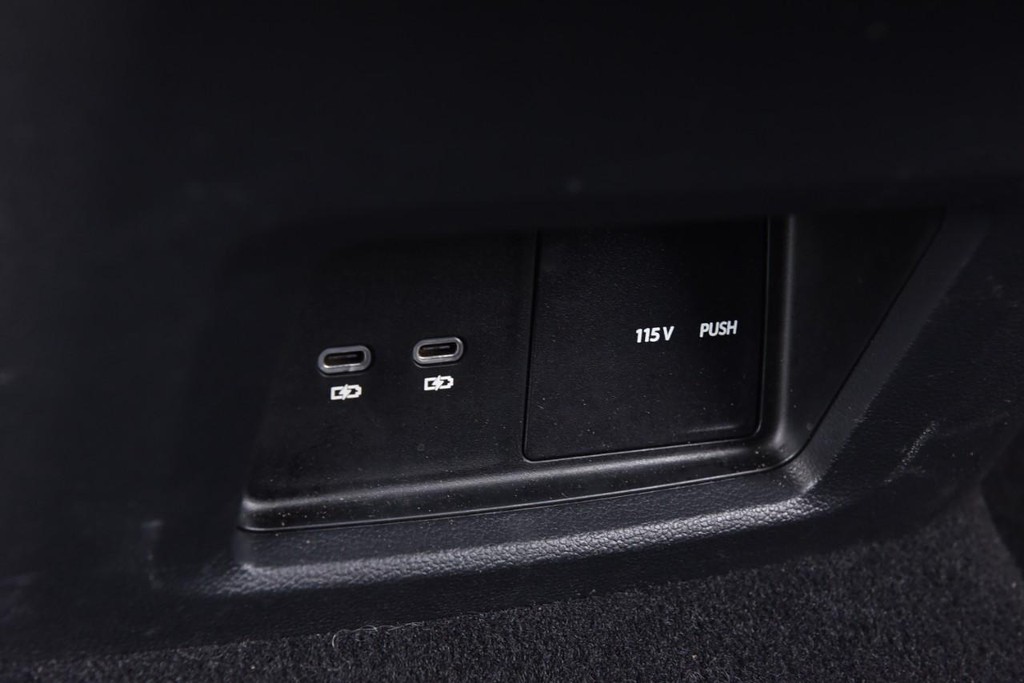 Volkswagen Atlas Cross Sport Vehicle Full-screen Gallery Image 23