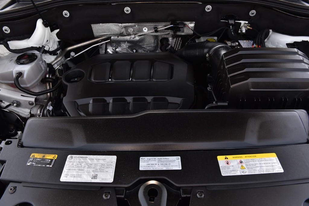 Volkswagen Atlas Cross Sport Vehicle Full-screen Gallery Image 26