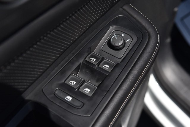 Volkswagen Atlas Cross Sport Vehicle Image 08