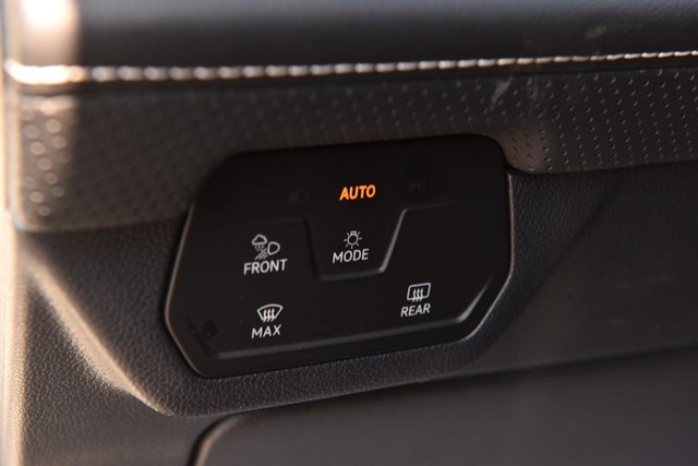 Volkswagen Atlas Cross Sport Vehicle Image 11