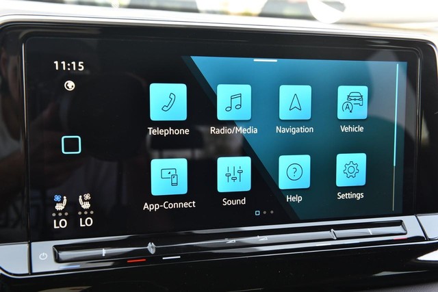Volkswagen Atlas Cross Sport Vehicle Image 14