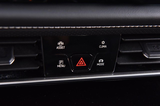 Volkswagen Atlas Cross Sport Vehicle Image 15