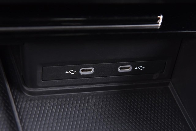 Volkswagen Atlas Cross Sport Vehicle Image 16