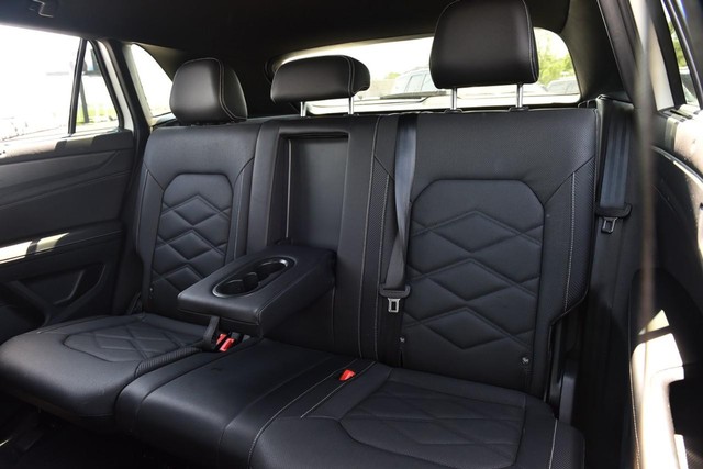Volkswagen Atlas Cross Sport Vehicle Image 21