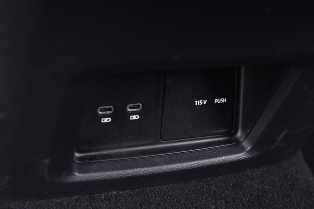Volkswagen Atlas Cross Sport Vehicle Image 23