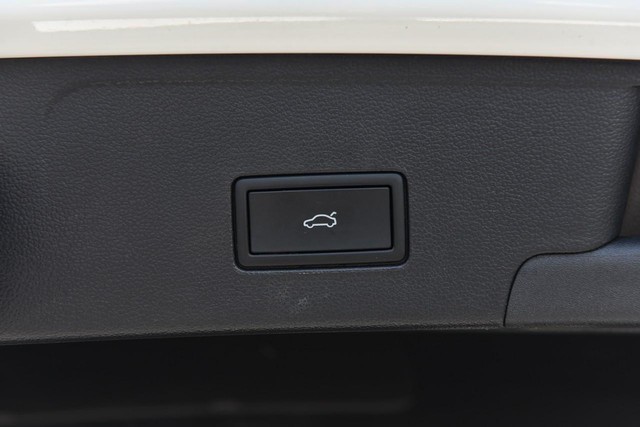 Volkswagen Atlas Cross Sport Vehicle Image 25