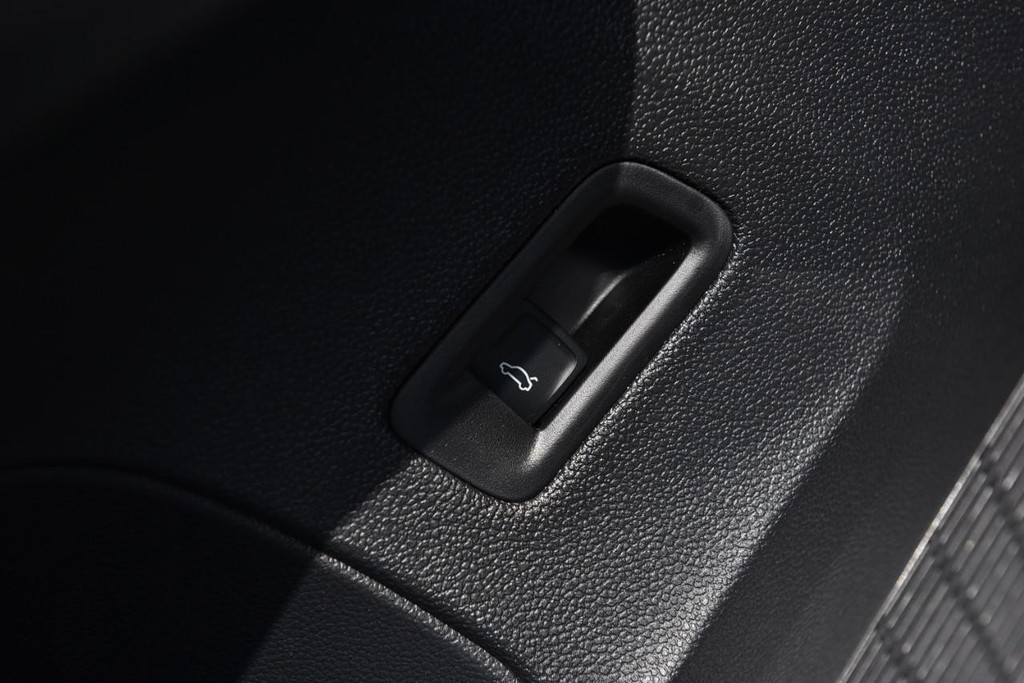 Volkswagen Atlas Vehicle Full-screen Gallery Image 9