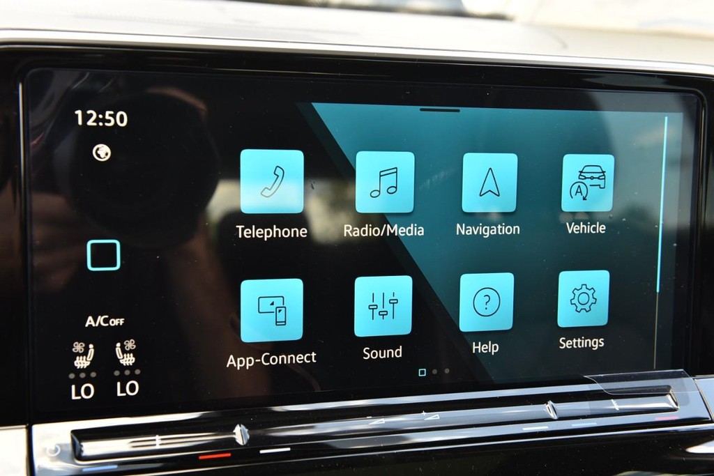 Volkswagen Atlas Vehicle Full-screen Gallery Image 14