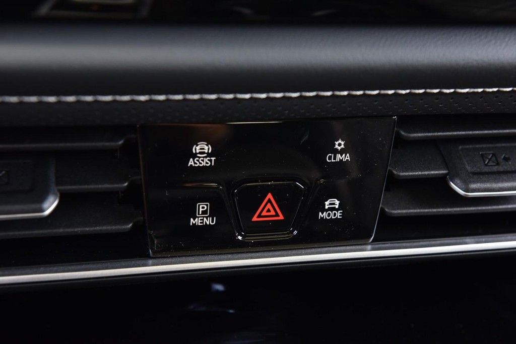 Volkswagen Atlas Vehicle Full-screen Gallery Image 15