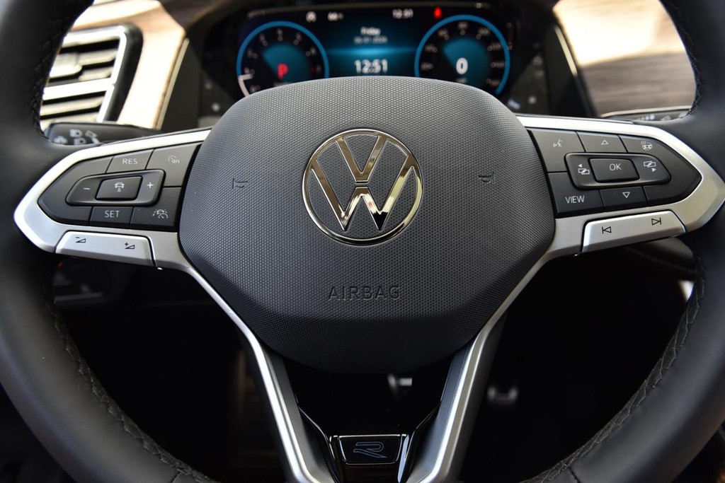 Volkswagen Atlas Vehicle Full-screen Gallery Image 18