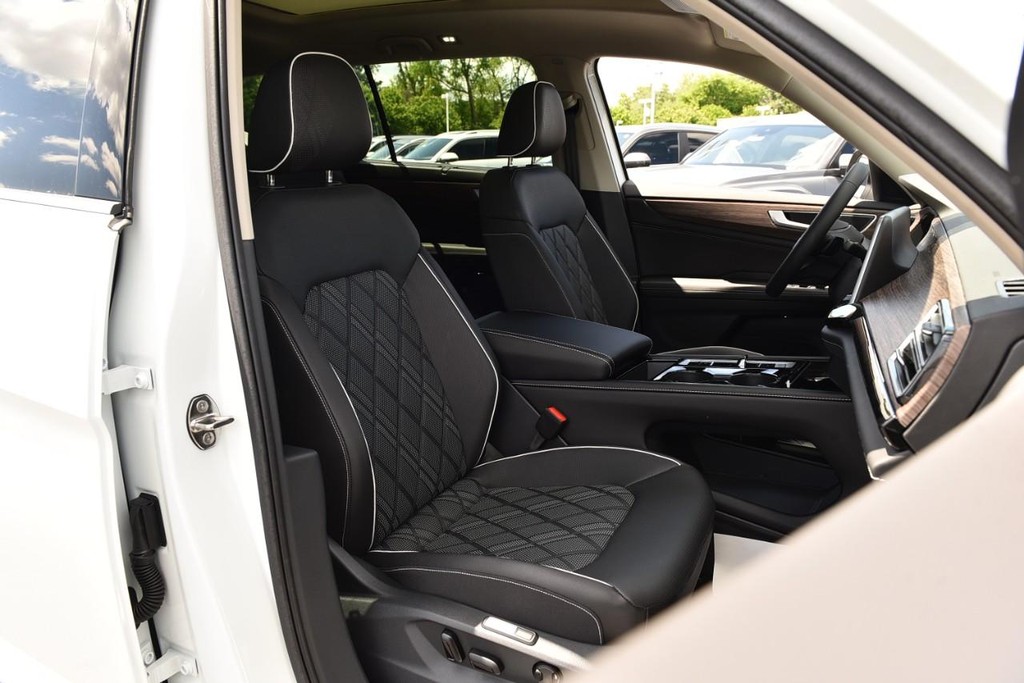 Volkswagen Atlas Vehicle Full-screen Gallery Image 20