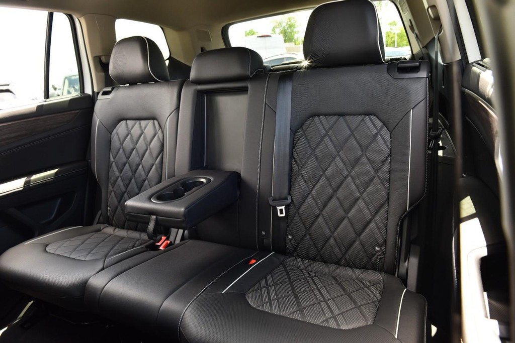 Volkswagen Atlas Vehicle Full-screen Gallery Image 22