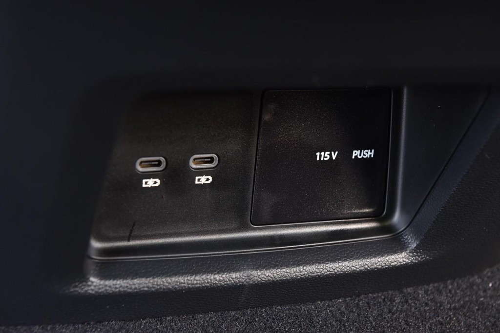 Volkswagen Atlas Vehicle Full-screen Gallery Image 24