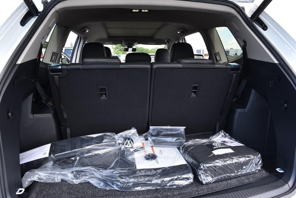 Volkswagen Atlas Vehicle Full-screen Gallery Image 26